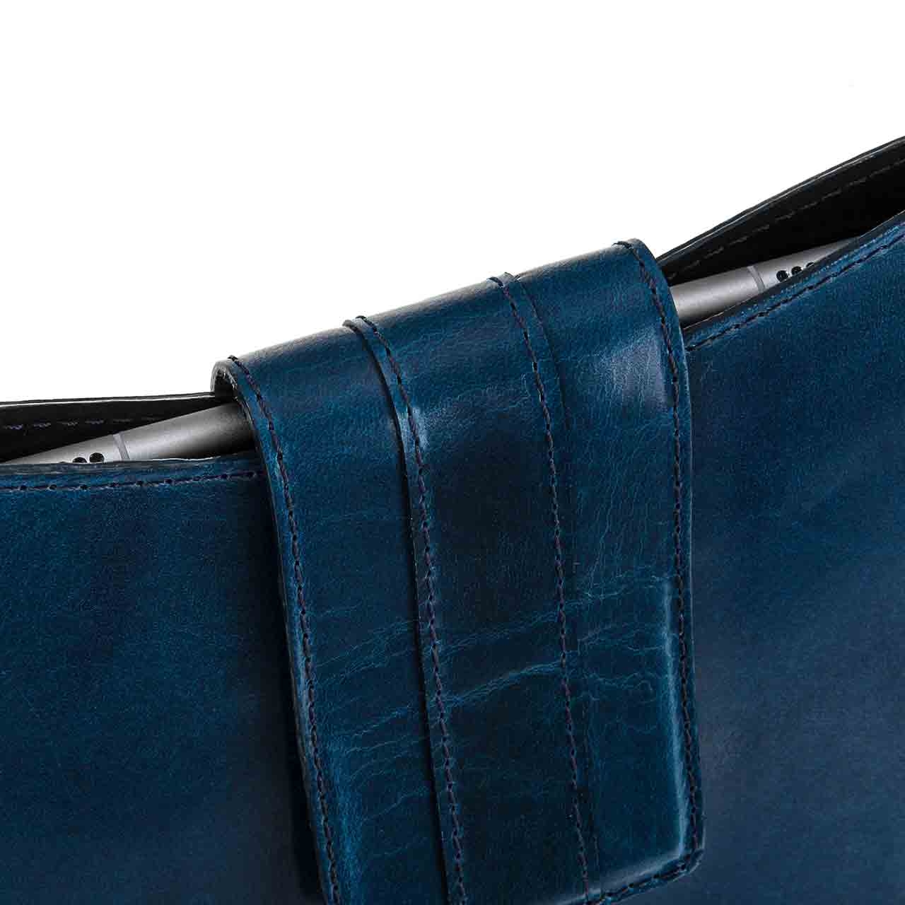 Thalia -  Ipad and tablet case in Shell cordovan Leather
